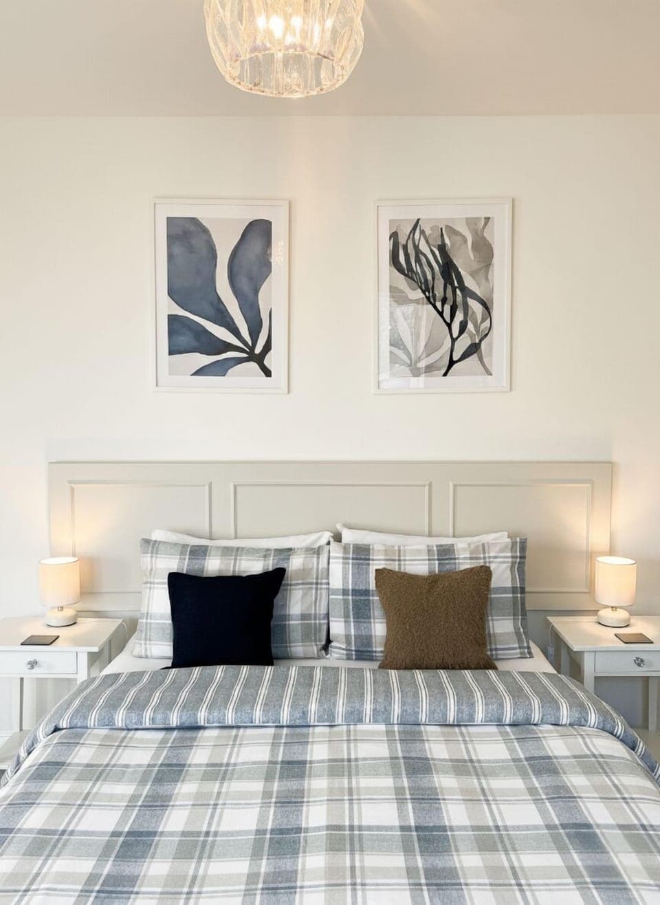 Front Bedroom. "Bedroom 1" Set up as the King Sized Bed with cosy lighting!