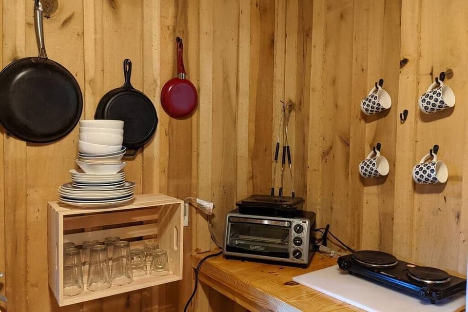 Cabin 7 kitchen with small appliances and dinnerware. 
