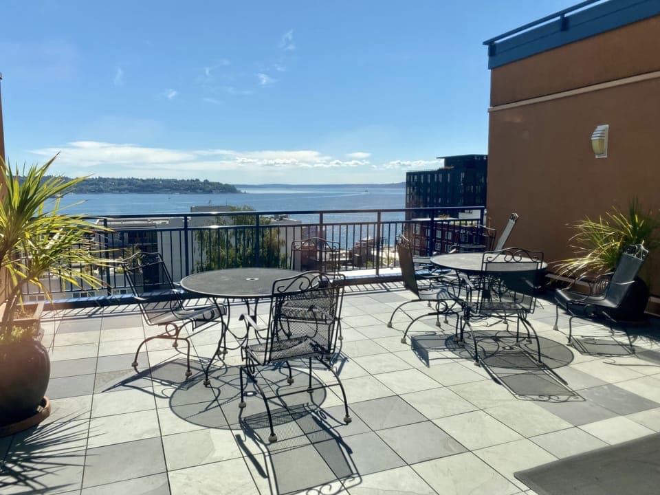 7th Floor common balcony (Shared)