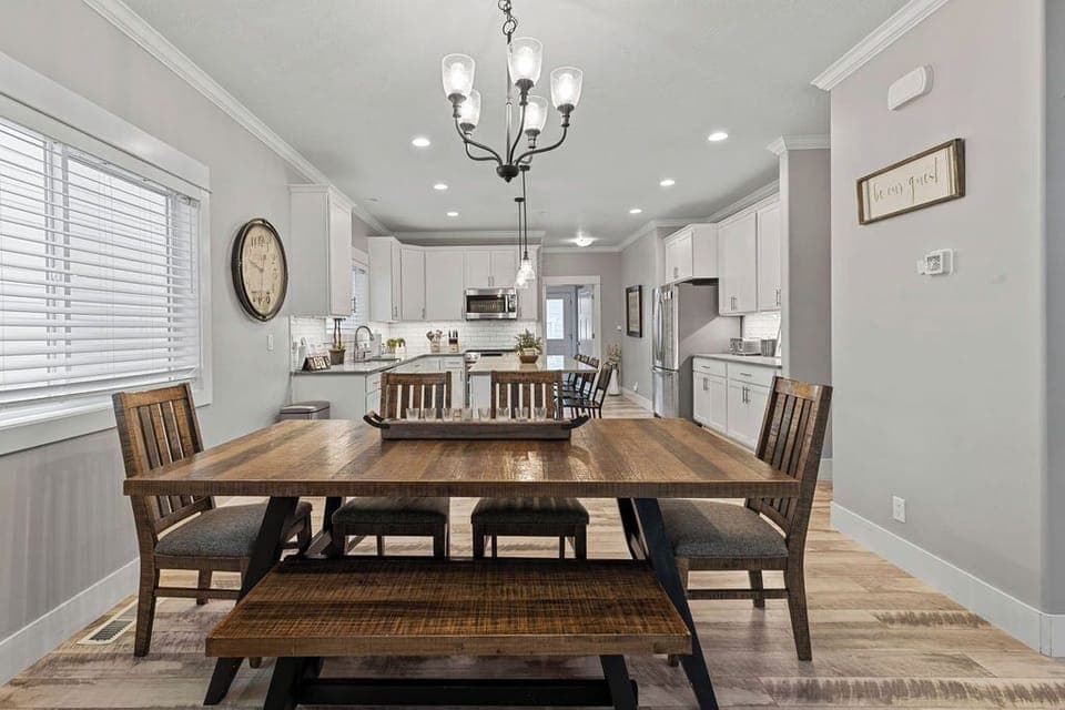 Dining Area- Seating for 6 at the table and 4 at the kitchen bar. 