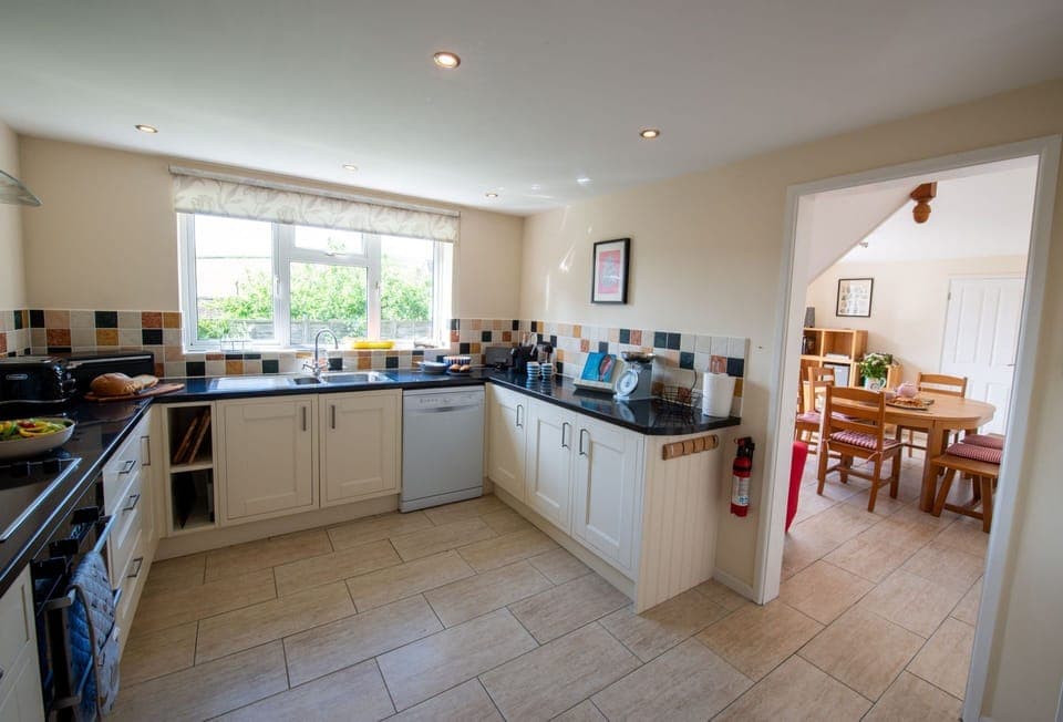 Avocet House, West Lulworth: Kitchen