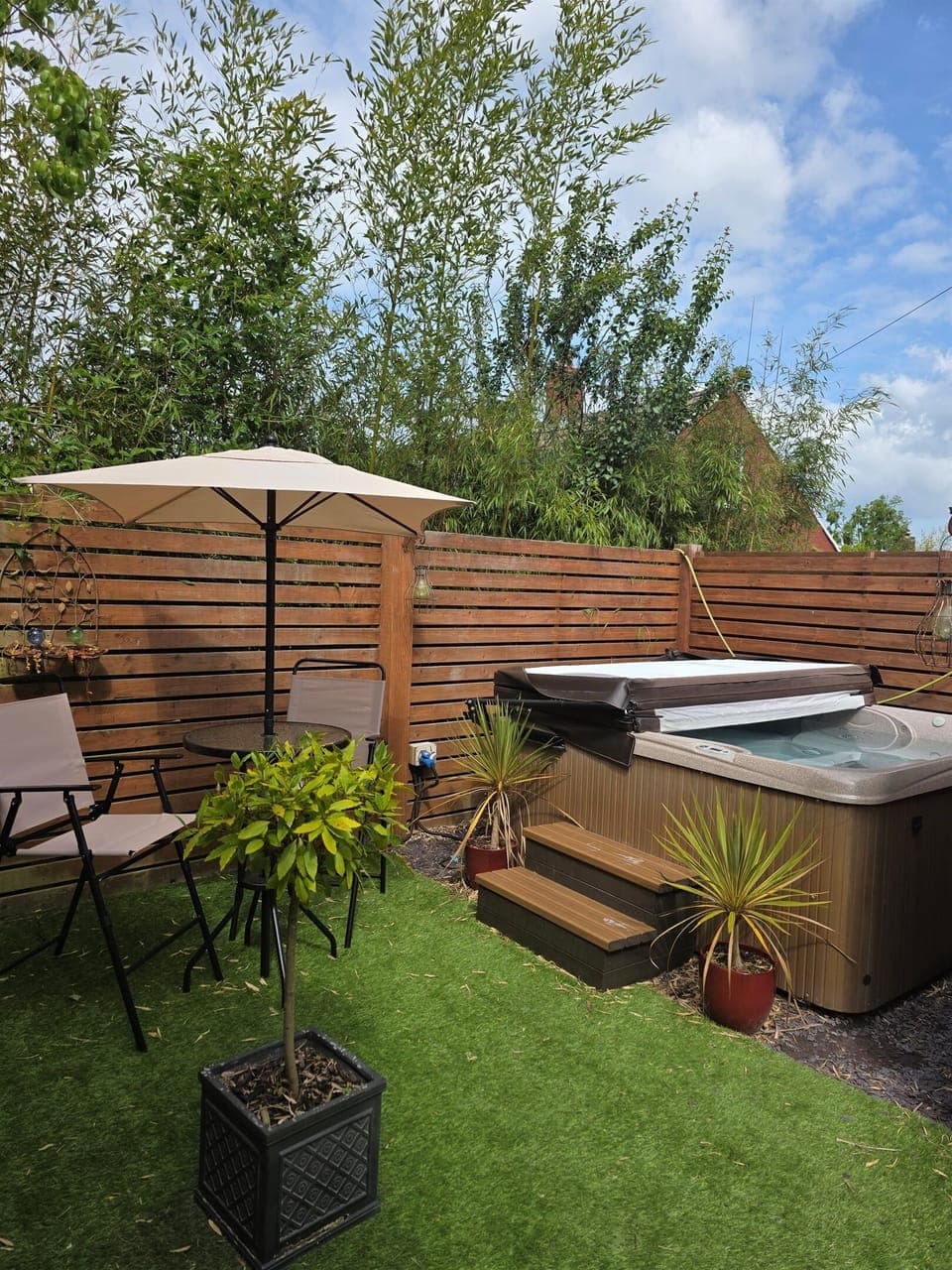 Your very own oasis with private hot tub