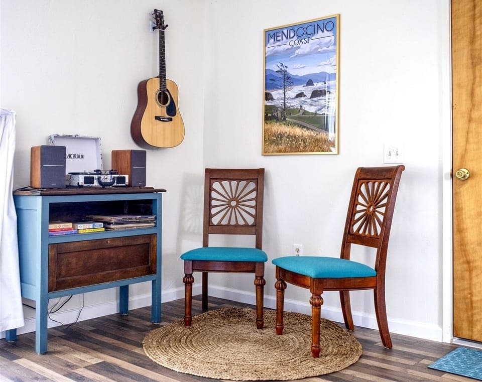 Sea La Vie - The sitting room decor