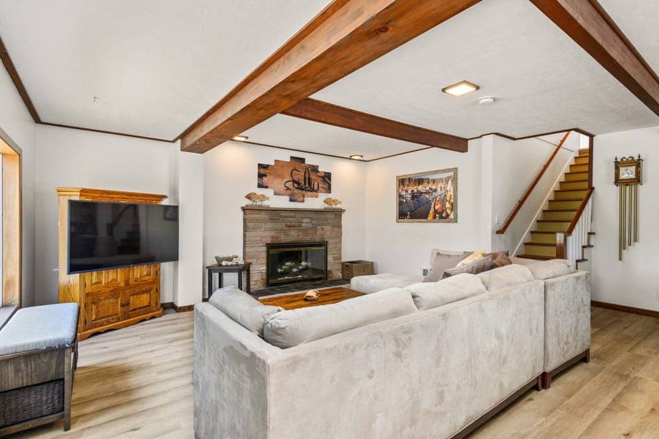 Welcome to Garibaldi Getaway, a gorgeous rental in Oregon's Tillamook Bay.