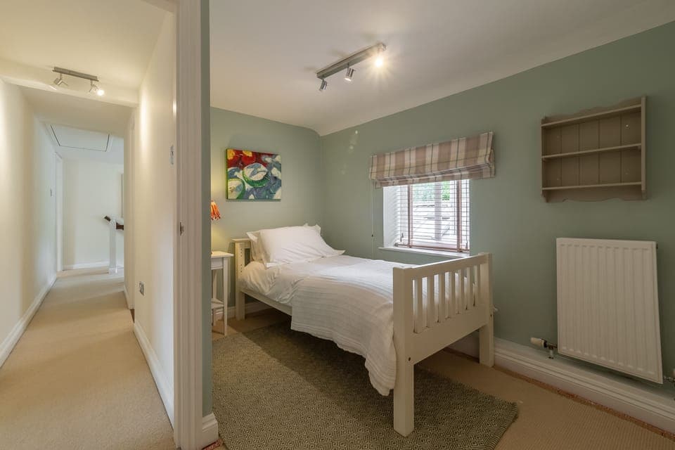 First floor: Cosy single bedroom