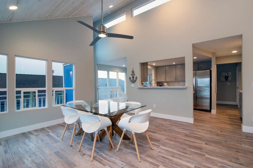 Light-filled and beachy mid-century modern design in the remodeled home