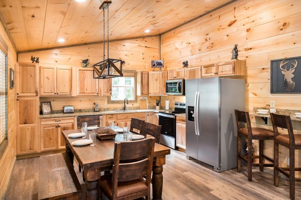 Tennessee Tranquility Dining/Kitchen