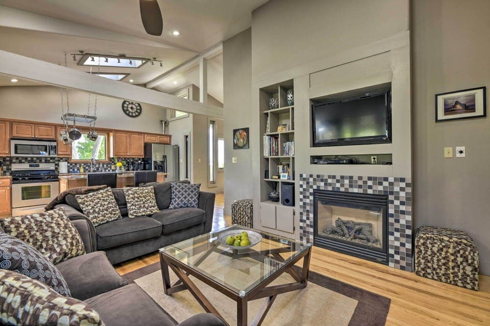 Living Room | Free WiFi