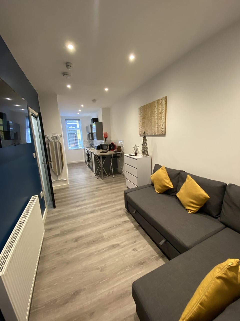 Apt 1 - 1 double bedroom and sofa bed