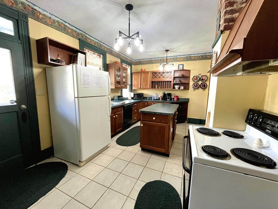 Elevation Vacation Rentals - Slatyfork Homestead