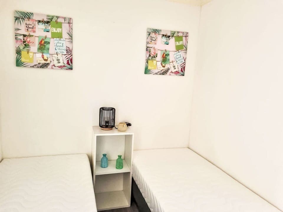 Art, Paint, Plant, Rectangle, Wall, Shelving, Building, Event, Visual Arts, Room