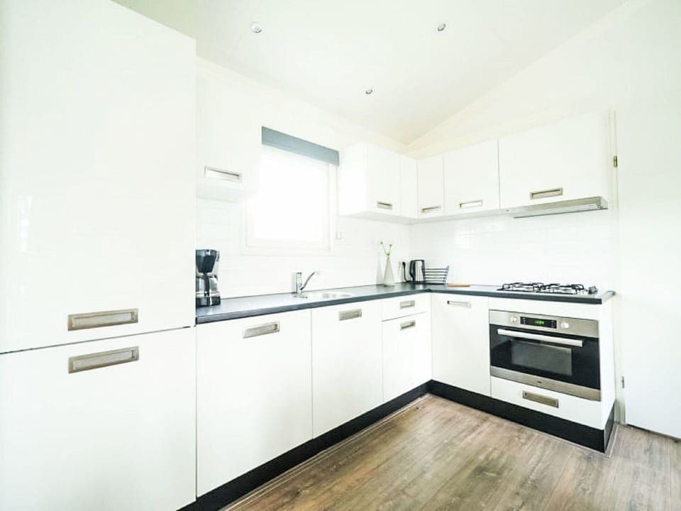 Cabinetry, Countertop, Kitchen Appliance, Kitchen Stove, Home Appliance, Tap, Kitchen, Cooktop, Building, Sink