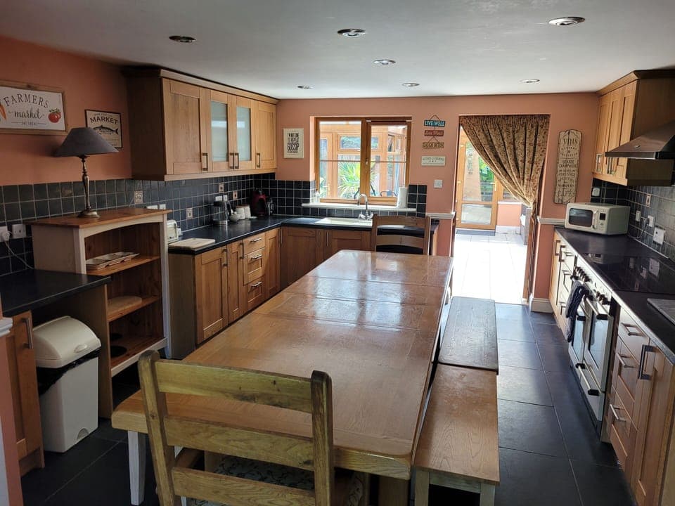Large country style kitchen, perfect for big family get togethers
