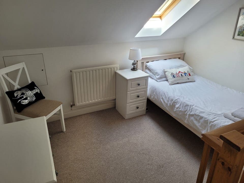 Bedroom 7, single bed on first floor of annnexe