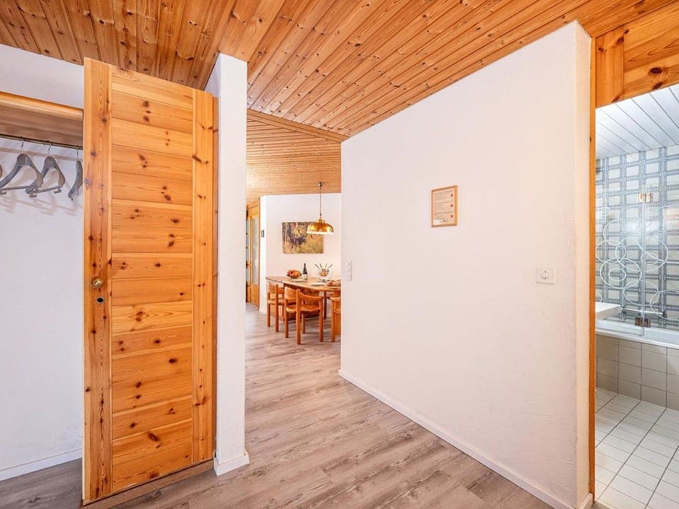 Wood, Wood Stain, Flooring, Door, Floor, Beam, Hardwood, Comfort, Hall