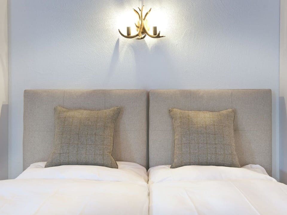 Building, White, Light, Comfort, Wood, Interior Design, Lamp, Pillow, Line, Floor