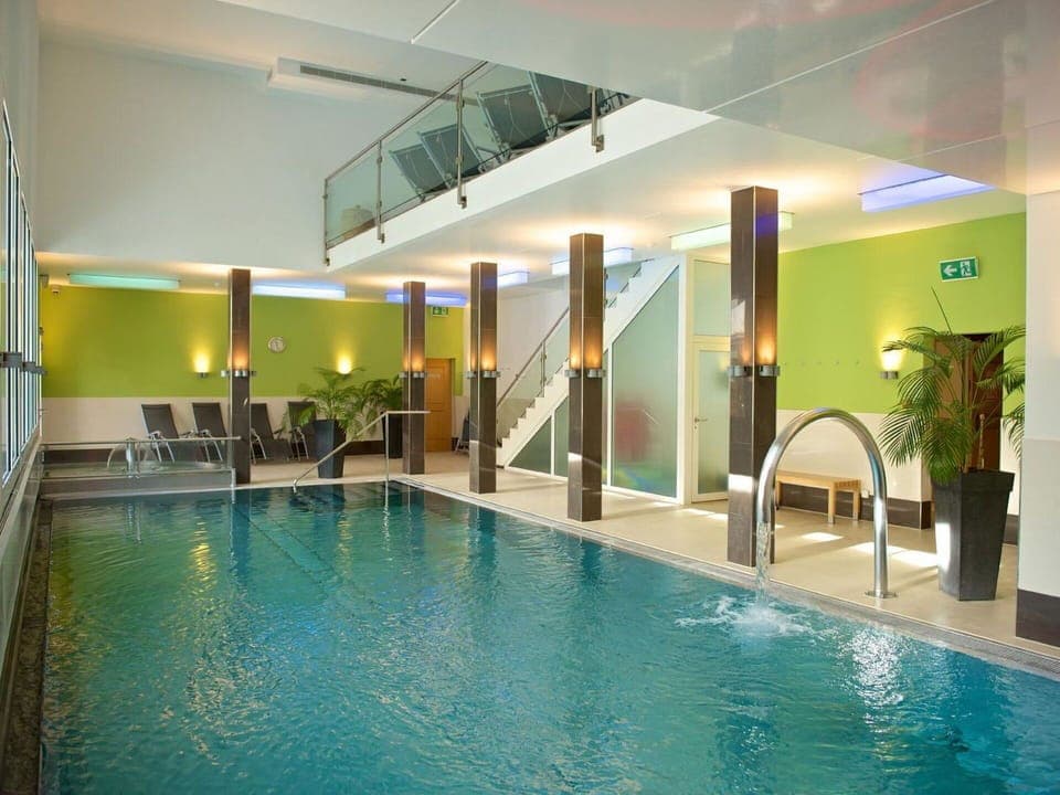 Interior Design, Flooring, Floor, Resort, Ceiling, Hotel, Houseplant, Aluminium, Boutique Hotel, Leisure Centre