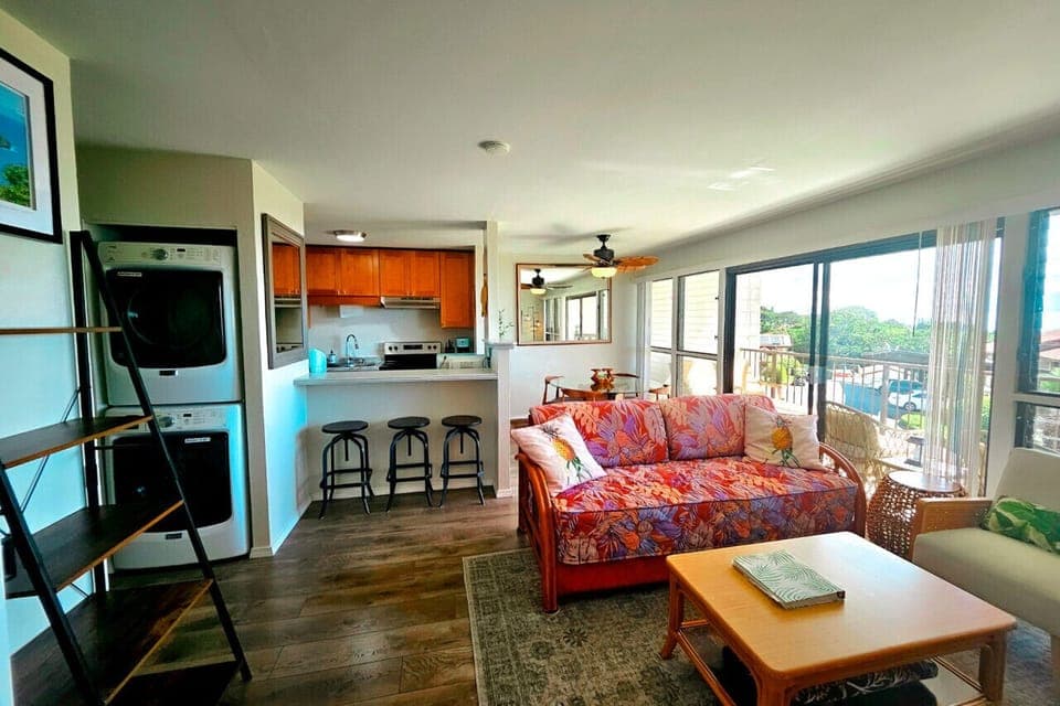 Breakfast bar and dining area provide ample indoor seating