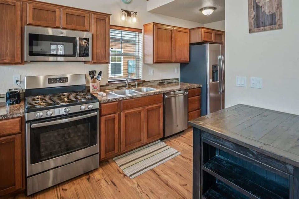 Well stocked kitchen 
