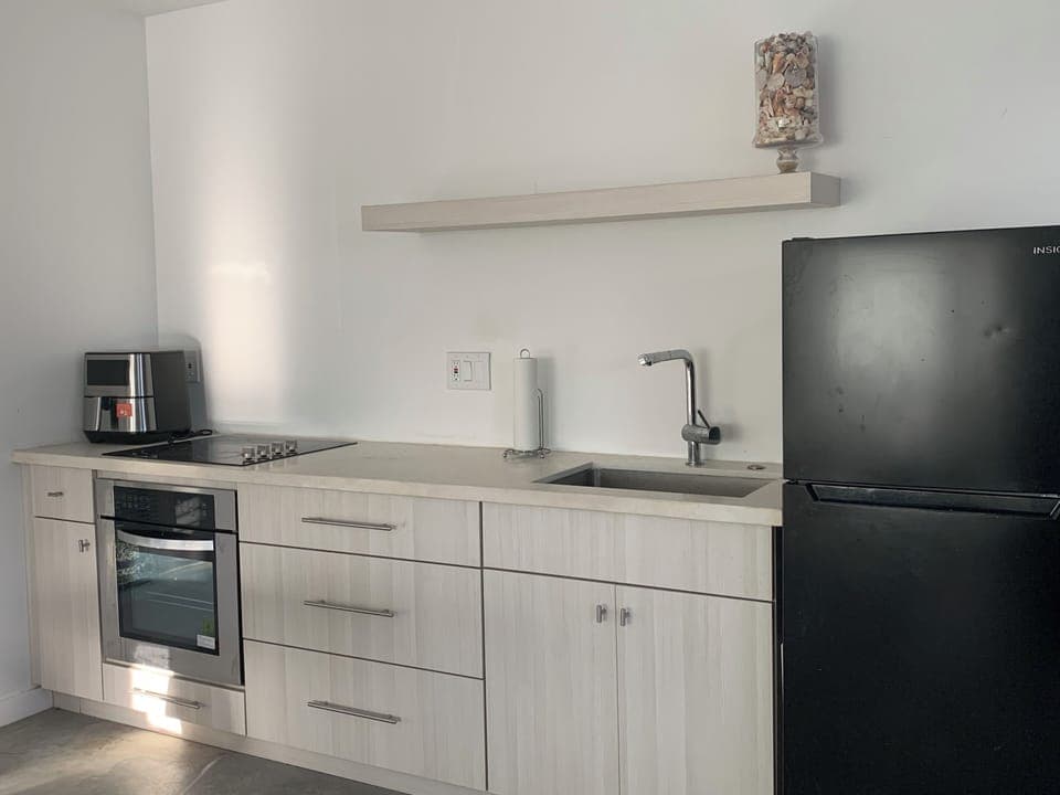 4 burner stove, oven, large sink, garbage disposal, 