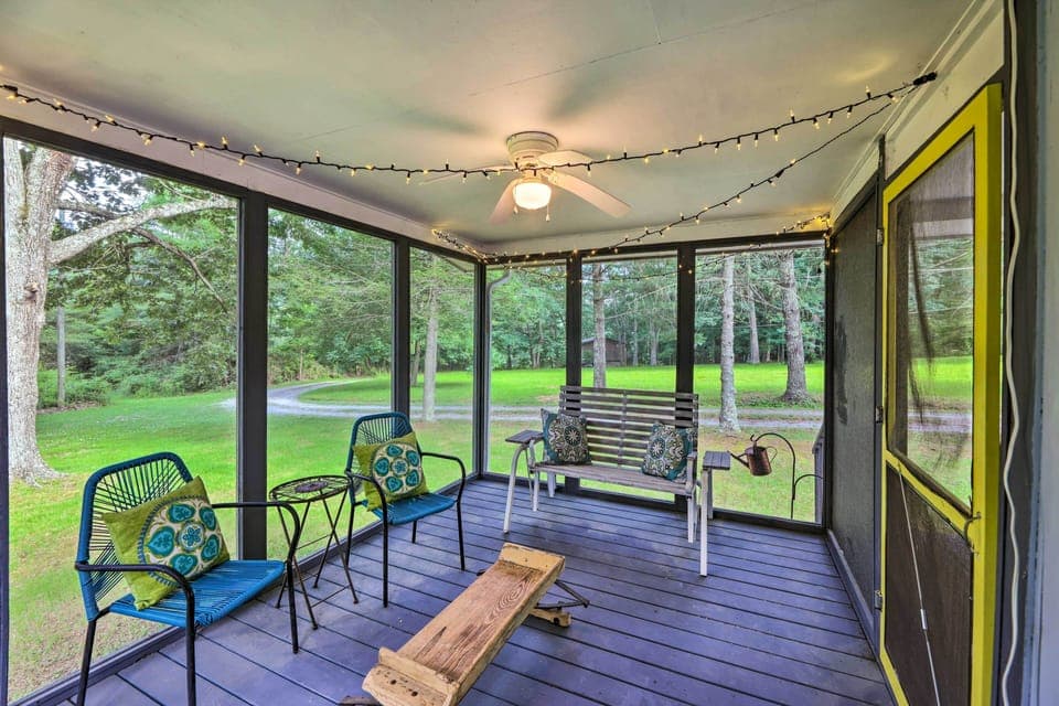 Hillsboro Vacation Rental | 2BR | 1BA | 4 Entry Stairs Required | 575 Sq Ft