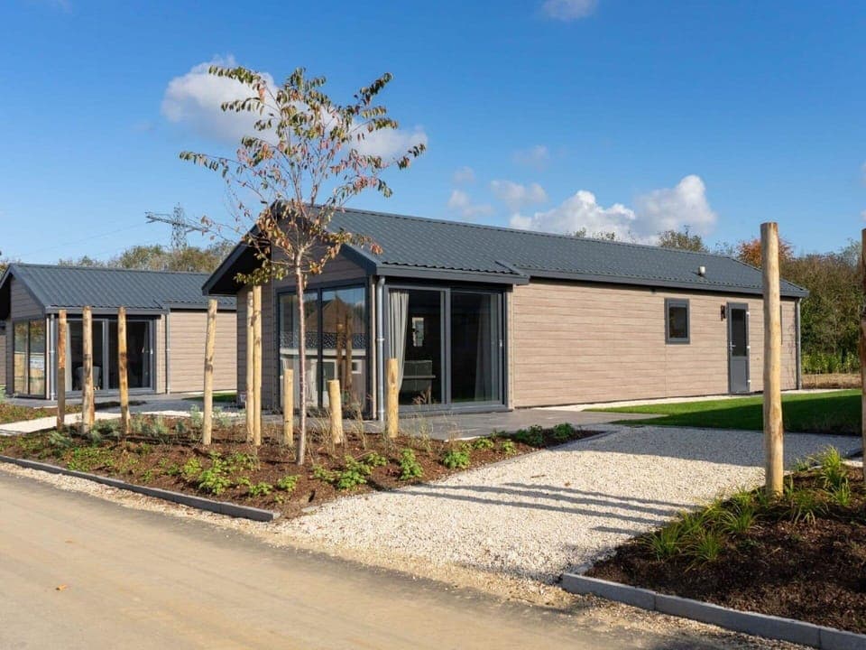 Cloud, Plant, Sky, Property, Road Surface, Land Lot, Building, Asphalt, House, Rural Area