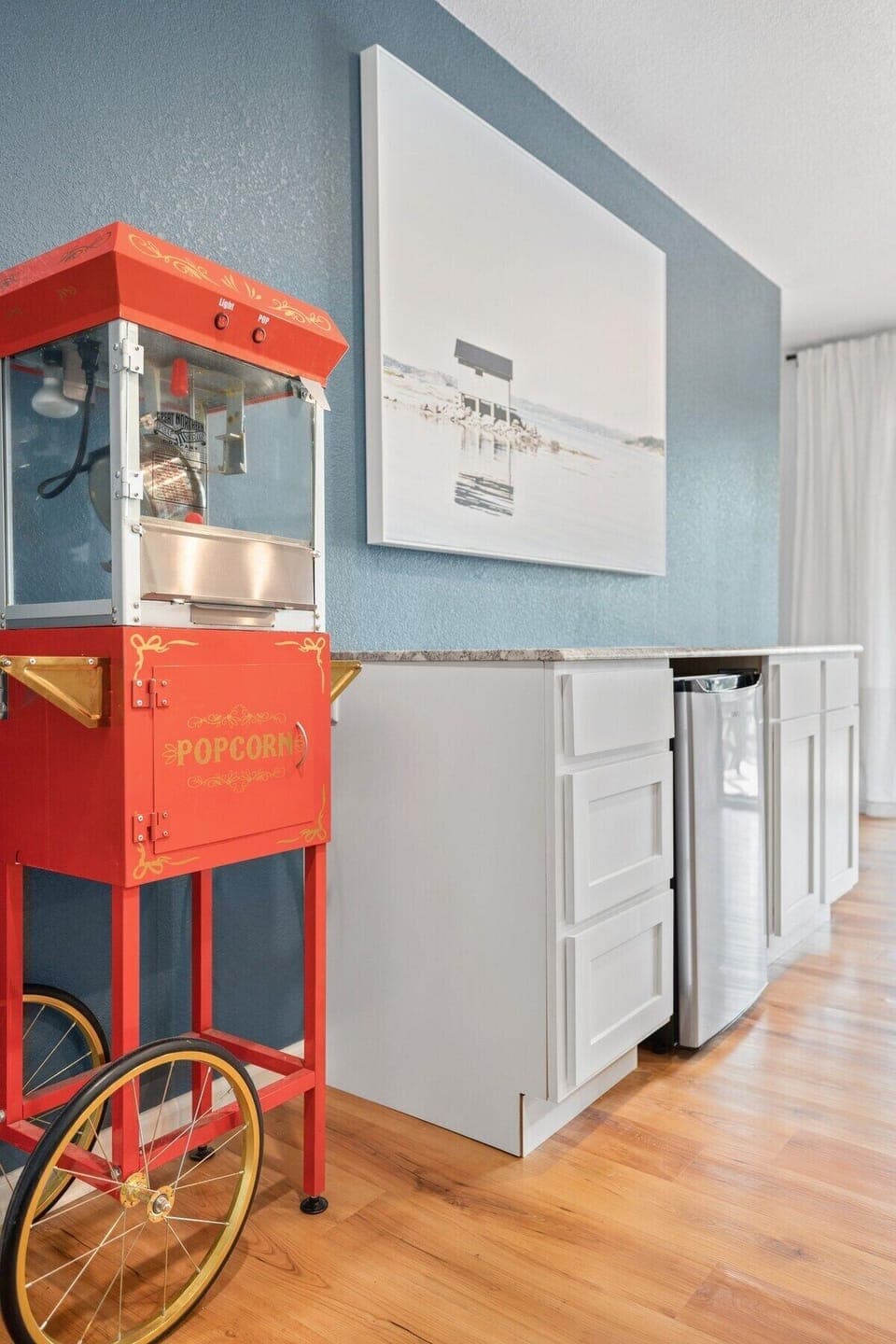 The entertainment room features your very own popcorn machine!