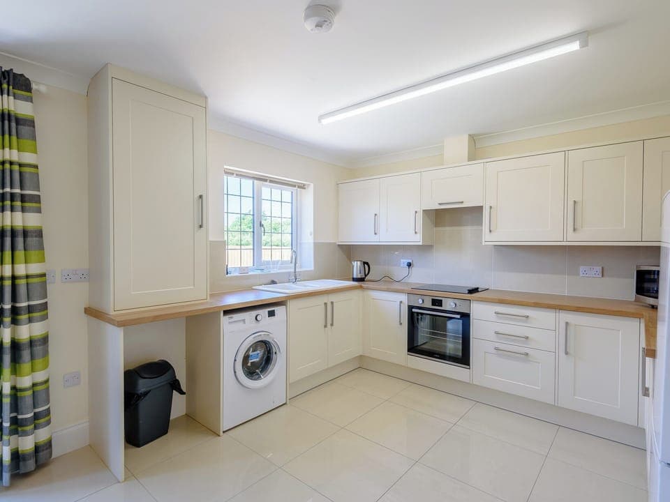 Kitchen/diner | 5 Dawson Park - Dawson Holiday Homes, Mablethorpe