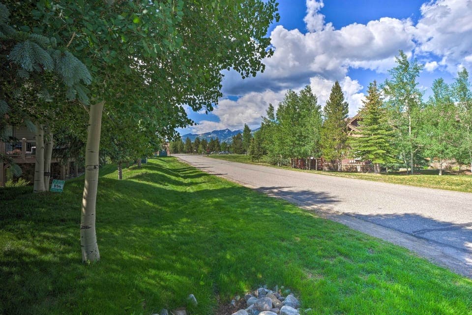 Building Entryway | Community Parking Lot | Street Parking