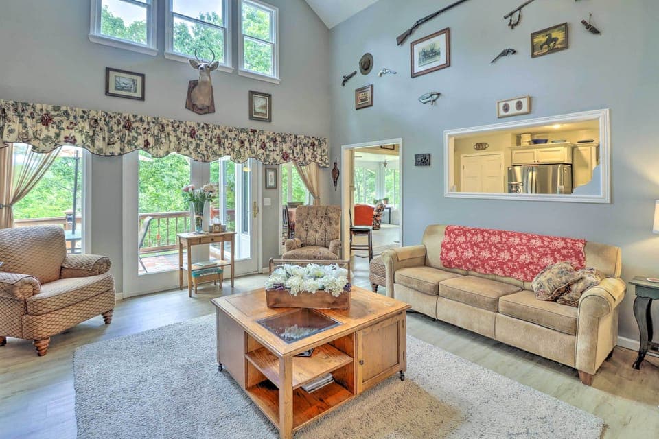 Living Room | Free WiFi | Central A/C