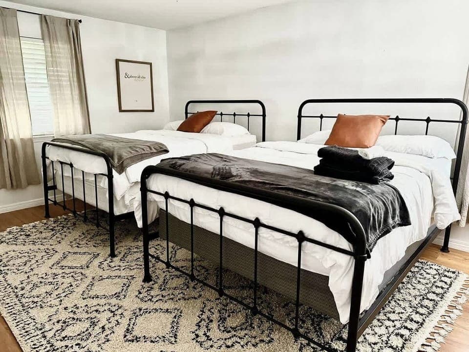 (bedroom 3) 2 queen beds