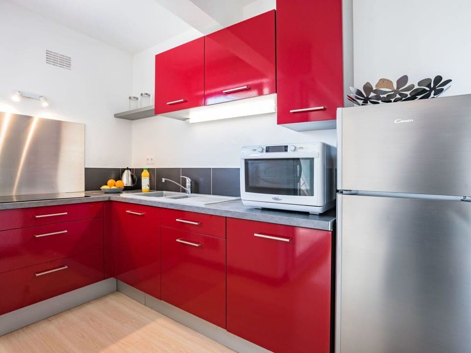 Cabinetry, Kitchen Appliance, Countertop, Kitchen, Kitchen Stove, Building, Home Appliance, Tap, Lighting, Refrigerator