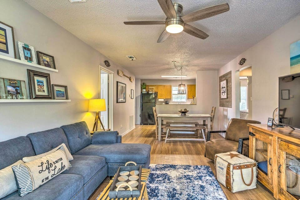 Living Room | Central A/C & Heat | Board Games | Books