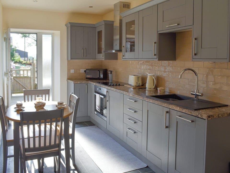 Kitchen/diner | Stabal Rhoswen, Cwm Cyfnal
