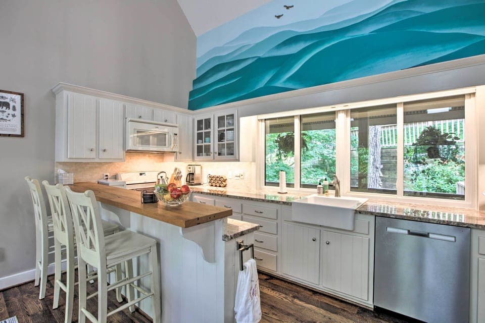 Fully Equipped Kitchen | Ice Maker | Blender