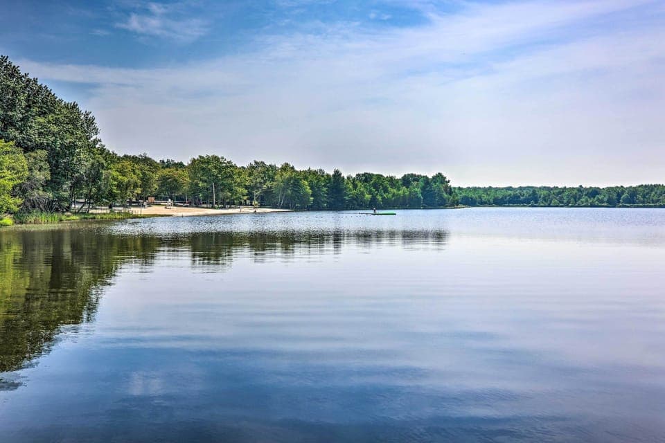 Community Lake & Beach Access