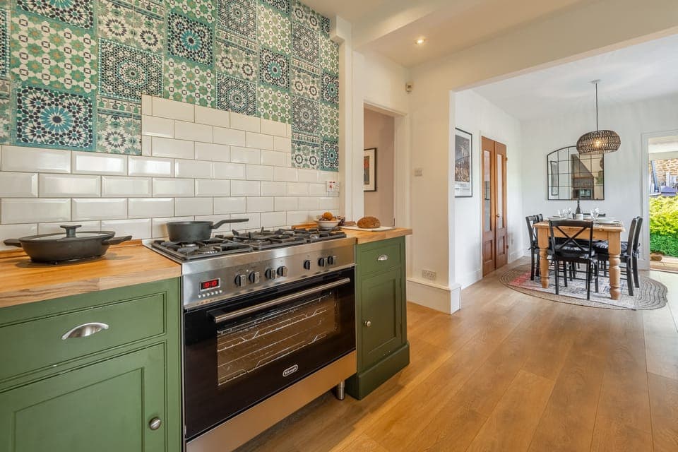 Porch House, Hunstanton: Kitchen with dual-fuel range cooker and dining area