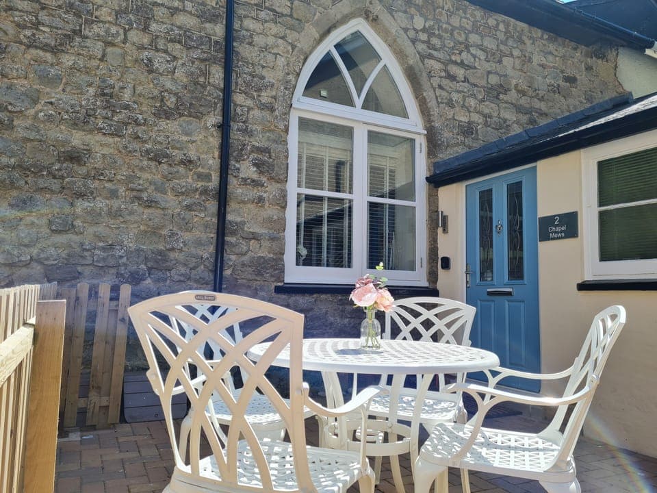 2 Chapel Mews, a cosy secluded cottage just 200m walk from the beach.