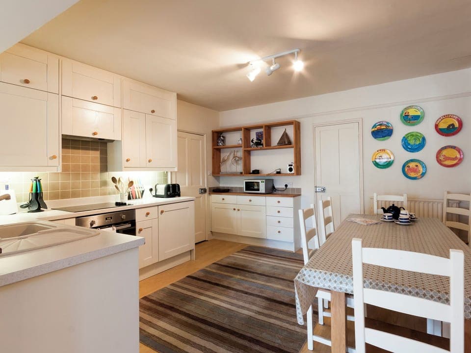 Kitchen and dining area | Church Street 23, Salcombe