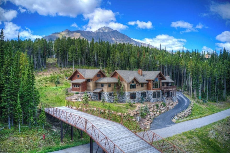 Exterior W Lone Peak