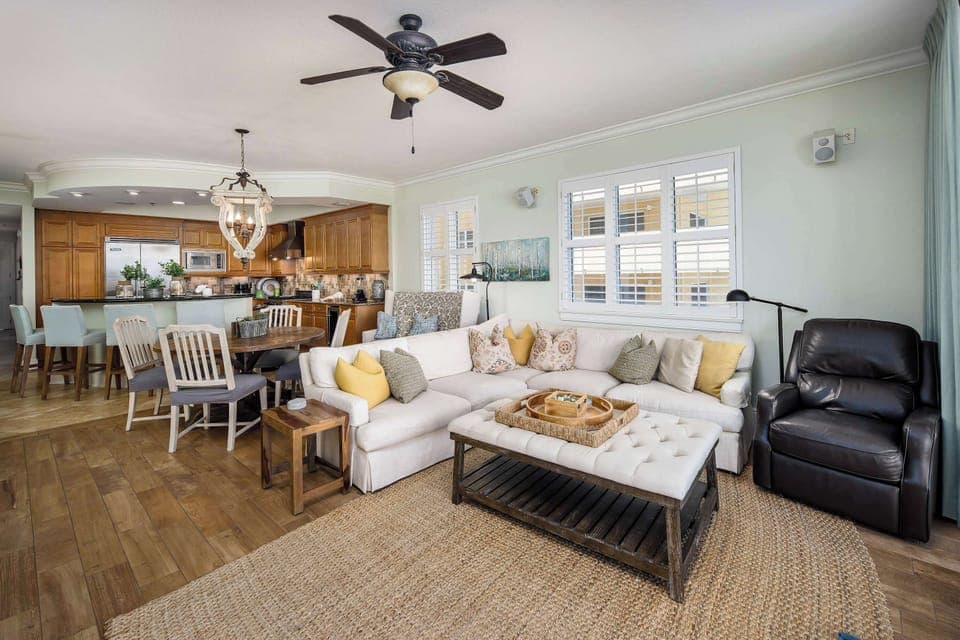 Living/Dining/Kitchen area