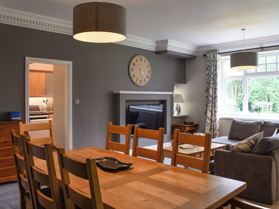 Living room with dining area | Meadowcroft No 4 - Meadowcroft, Bowness on Windermere