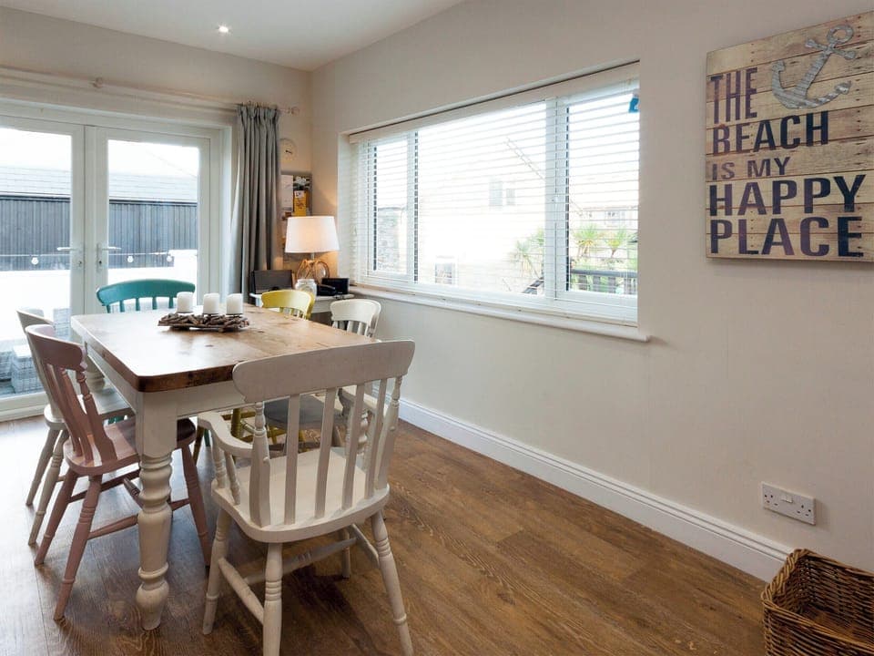 Spacious kitchen and dining area | Aloft, Salcombe