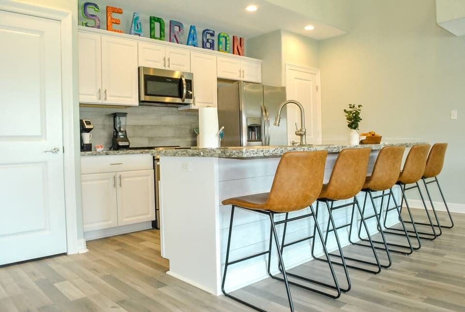 Huge kitchen island, nearly 10 feet long!