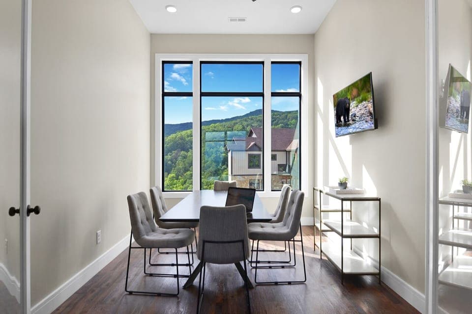 Dedicated conference room to stay on top of work with your team while you enjoy your stay at The Summit 85