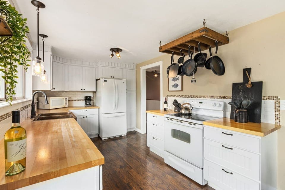 Fully-equipped Kitchen | Perfect for cooking family dinner!