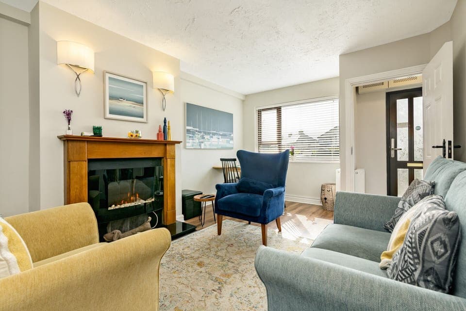 Garavogue Vila appeals to guests with its great combo of stylish + casual decor.