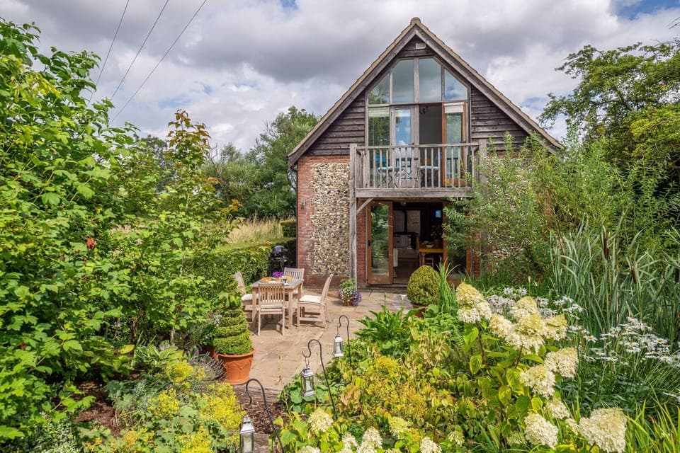 The Granary, Dunstall Green: Nestled in greenery, your peaceful Suffolk escape