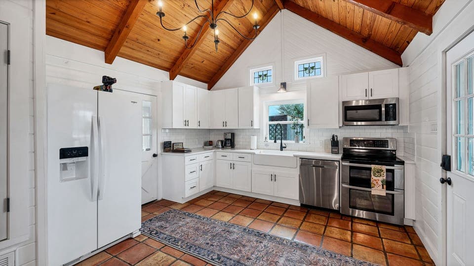 Fully updated open kitchen.