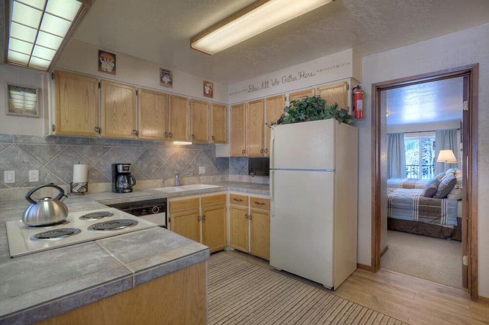 Full Kitchen